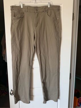 DL1961 Vinn Casual Straight-Leg Jeans in Cedarwood